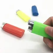 ابزار شوخی فندک آب پاش برای غافلگیری دوستان - تصویر 2